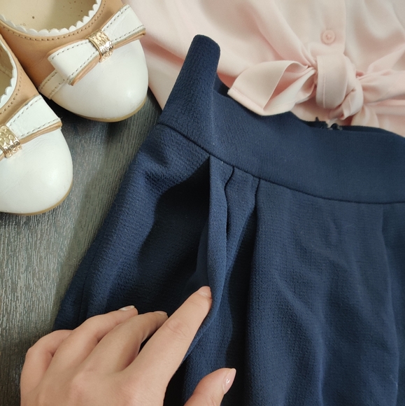 Club Monaco Navy Scalloped skirt - Picture 2 of 5